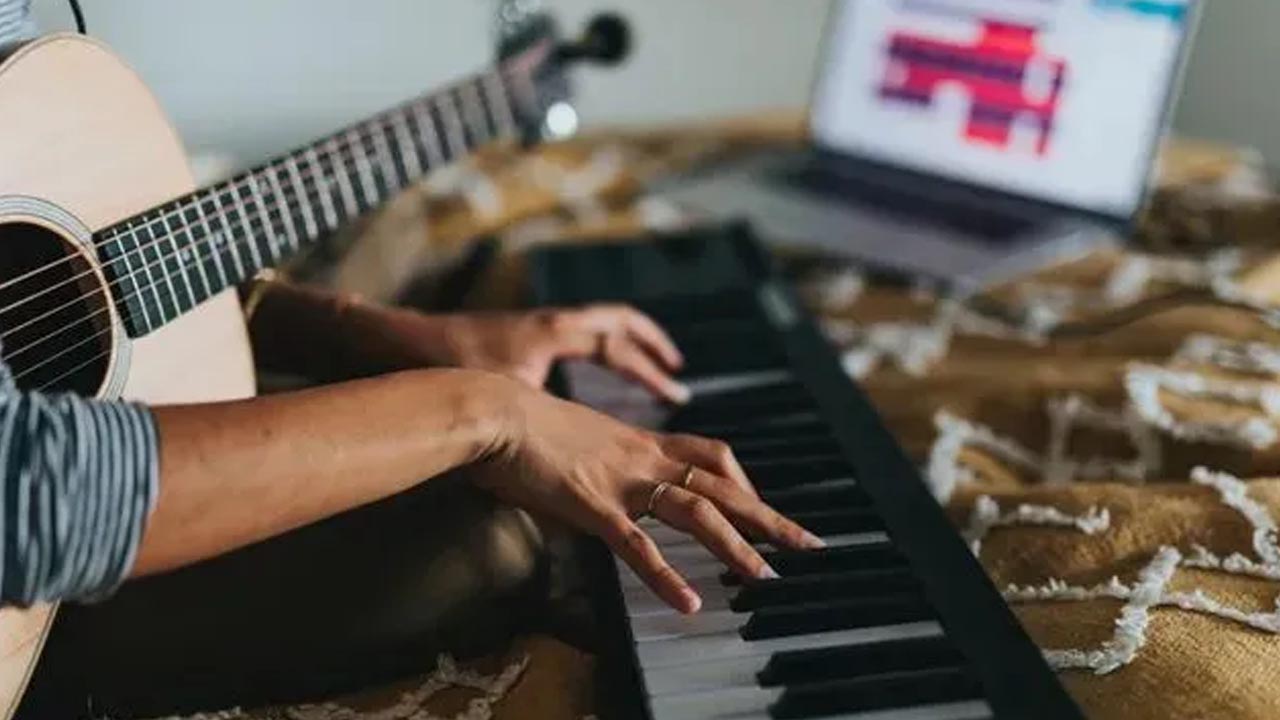 Imagem de Aulas de música instrumentos e canto